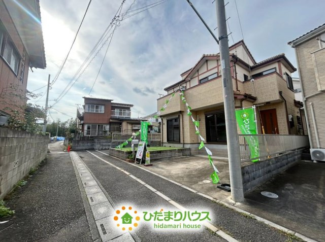 加須市久下５丁目　中古一戸建ての前面道路含む現地写真