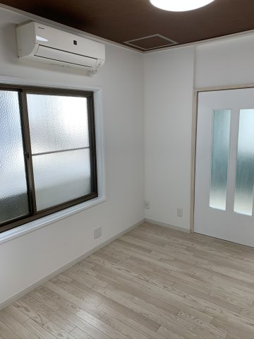 津山市　戸建ての洋室