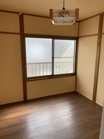 津山市　戸建ての洋室