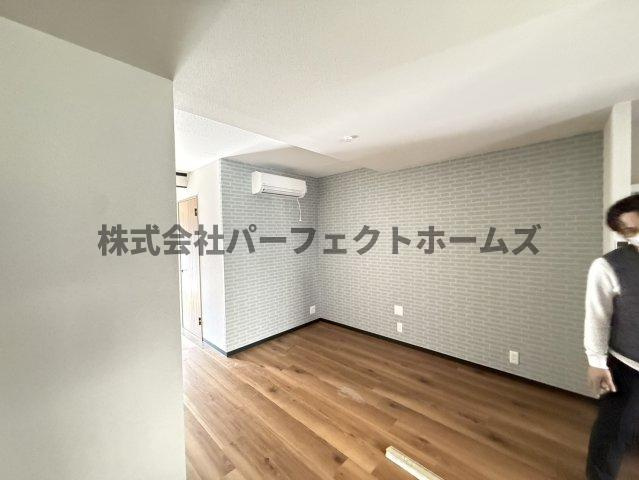 DMハイツ松丘の居間・リビング|こちらの居間で趣味の時間をお楽しみください