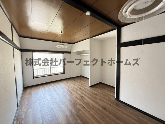 DMハイツ松丘の洋室|落ち着いた色調の洋室です