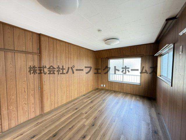 DMハイツ松丘の洋室|落ち着いた色調の洋室です
