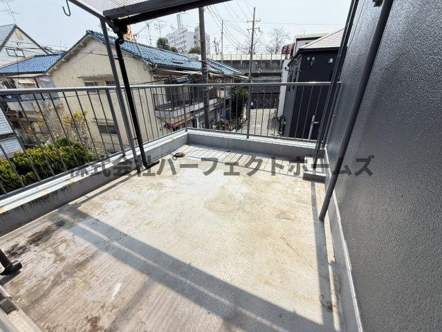 DMハイツ松丘のバルコニー|外からの目が気にならないバルコニーで洗濯物が干せます