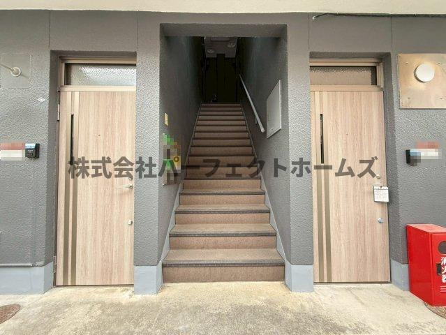 DMハイツ松丘のエントランス|清潔なエントランスです