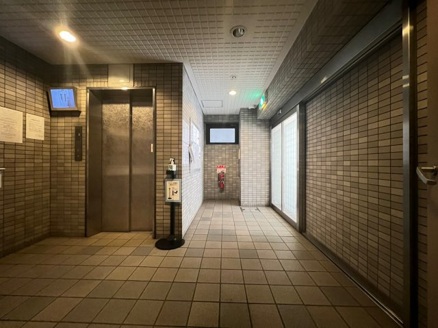 プレサンス難波WESTのロビー