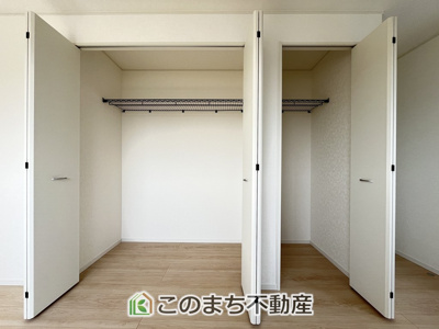 【洗面所】 | CRADLE GARDEN小山市横倉第4（Ⅰ期）1 | シャンプードレッサーで朝の身支度♪伸びるホースでお掃除も簡単清潔です！
