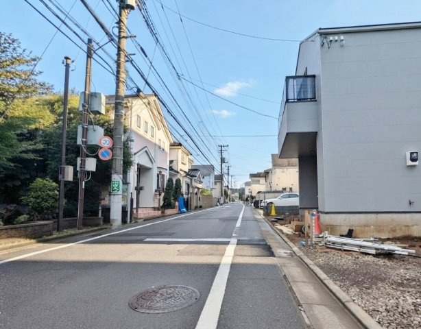 練馬区高松6丁目 全6棟 2号棟の前面道路含む現地写真|高松6丁目の落ち着いた住宅地
伸びやかな敷地に誕生します
都営大江戸線「光が丘」駅徒歩15分
始発駅なので座って通勤できます