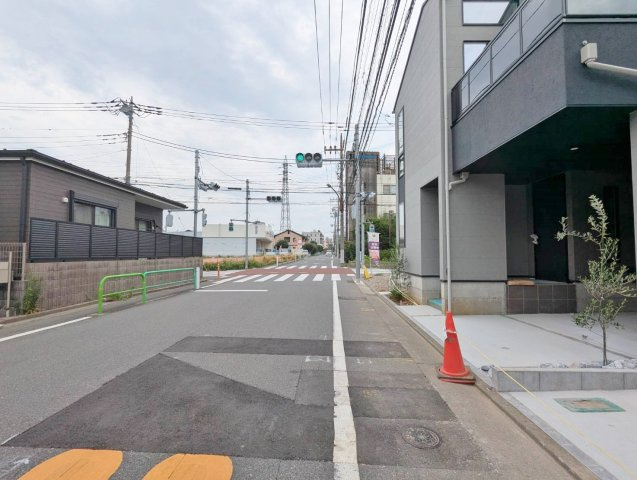 練馬区高松6丁目 全6棟 2号棟の前面道路含む現地写真|高松6丁目の落ち着いた住宅地
伸びやかな敷地に誕生します
都営大江戸線「光が丘」駅徒歩15分
始発駅なので座って通勤できます