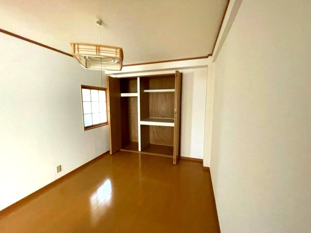 石原マンションの洋室