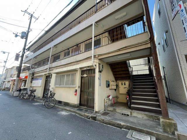 石原マンションの外観