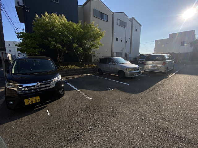 レオネクストSUCREの駐車場
