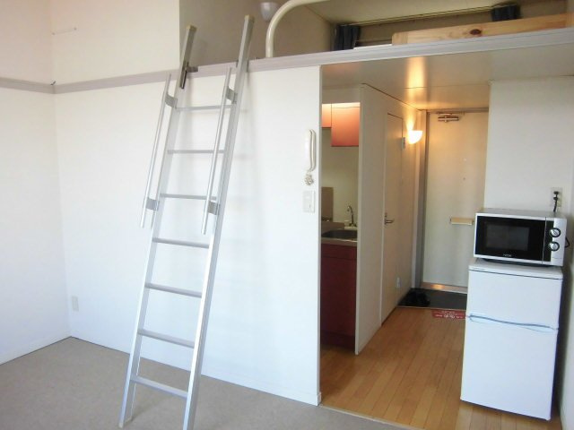 レオパレスクローバーの居間・リビング