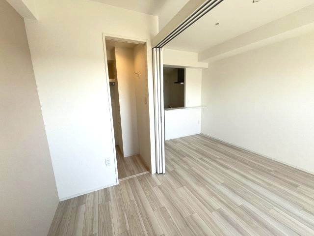 セレニテ東三国ミラクの洋室