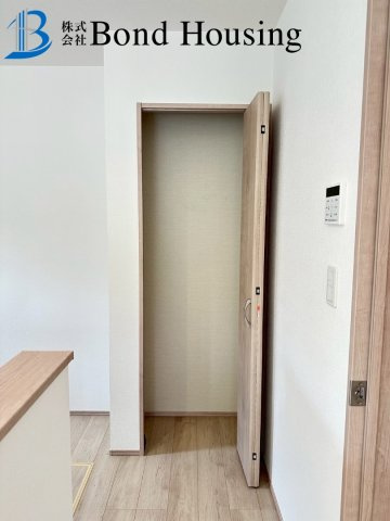 駐車2台　耐震等級3　西区樫野台2丁目　A号棟　新築戸建の玄関