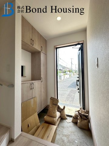 駐車2台　耐震等級3　西区樫野台2丁目　A号棟　新築戸建の玄関