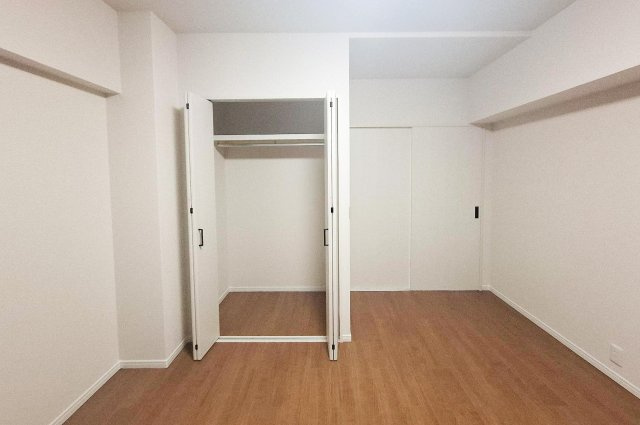 シティパーク北野田の収納|洋室2：クローゼット付で収納ラクラク。