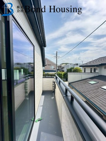 駐車2台　LDK16帖　西区樫野台2丁目　B号棟　新築戸建のバルコニー