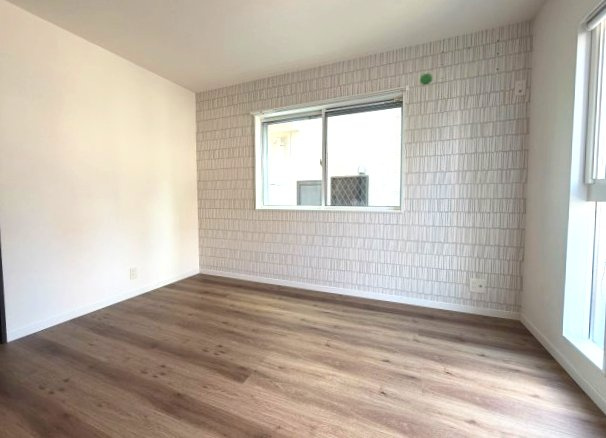 上竜尾町　中古戸建ての洋室|1階のウォークインクローゼットのある洋室です。6帖。