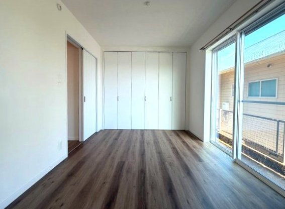 上竜尾町　中古戸建ての洋室|こちらも1階の洋室、6帖です。1.5帖分のゆとりあるクローゼット収納が魅力です。