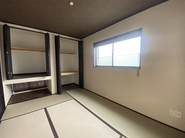 上竜尾町　中古戸建ての和室|リビングに隣接した6帖の和室です。客間におすすめです。