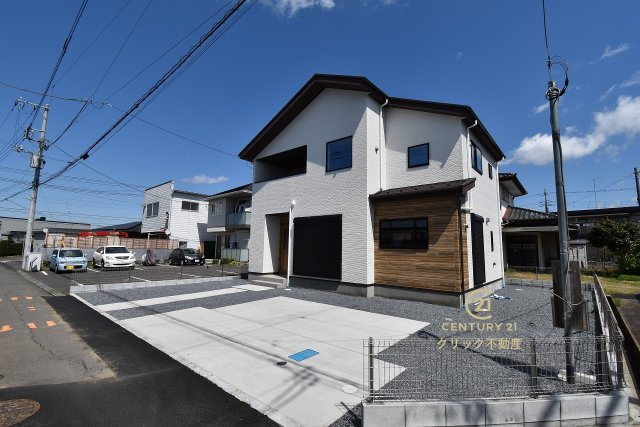 TERRACE　水戸市吉沢町2期 　限定1棟！の駐車場|駐車場は十分なスペース。ご家族それぞれが車をご所有の場合や、来客の際も安心です。
内覧可能です。ご予約はHPから、またお電話でもお気軽にどうぞ。