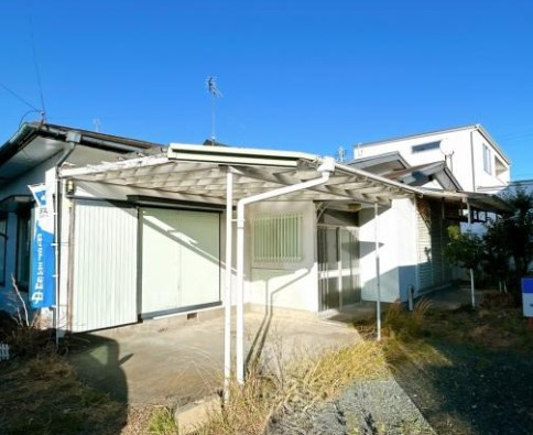 中古 戸建ての外観|リフォーム前の写真です