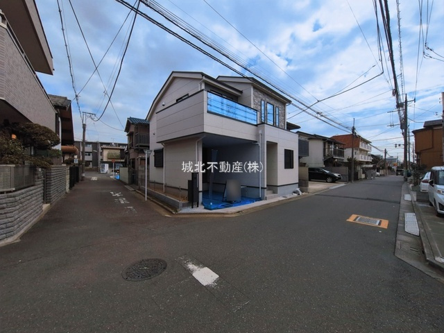 練馬区富士見台２丁目 限定1棟の前面道路含む現地写真|南側約5.0ｍ道路×西側約4.0ｍに面する開放感ある角地