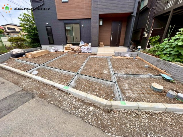 上尾市瓦葺11期　新築戸建　ブルーミング01の駐車場