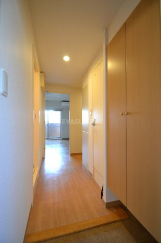 第22友建ビルの玄関