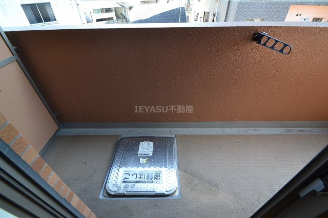 第22友建ビルのバルコニー