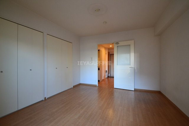 第22友建ビルの居間・リビング