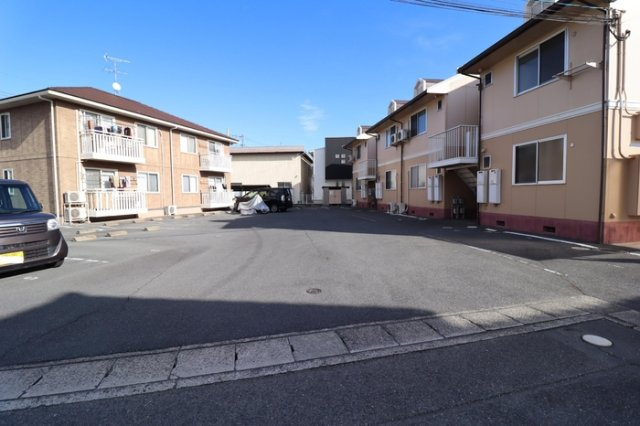 コーポシャトルの駐車場