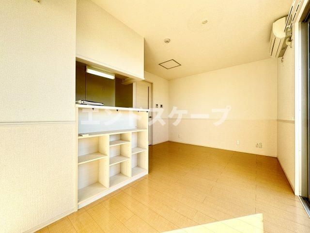 ラ メールの居間・リビング|高崎、前橋、伊勢崎エリアのお部屋探しはエンドスケープまで！お客様の理想お聞かせ下さい♪