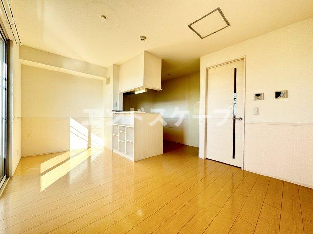 ラ メールの居間・リビング|高崎、前橋、伊勢崎エリアのお部屋探しはエンドスケープまで！お客様の理想お聞かせ下さい♪