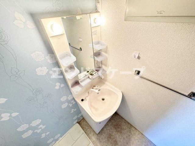 ラ メールの独立洗面台|高崎、前橋、伊勢崎エリアのお部屋探しはエンドスケープまで！お客様の理想お聞かせ下さい♪