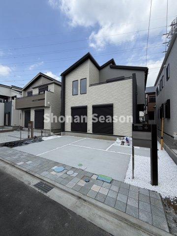 【現地画像あり】平塚市河内２期　全６棟　3号棟の前面道路含む現地写真|南道路幅4.5ｍに接道◎
お車はゆったり並列駐車が可能です♪