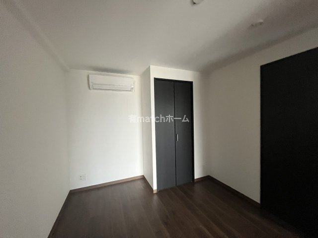 Alivis野田阪神の洋室