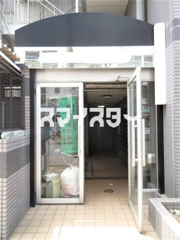 立川市高松町２丁目の賃貸マンションのエントランス