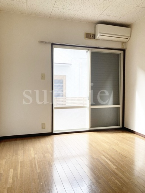 カーサ榊原の居間・リビング|６帖の洋室です☆