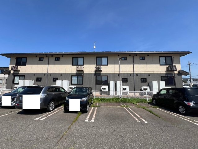 柏崎市田中のアパートの駐車場