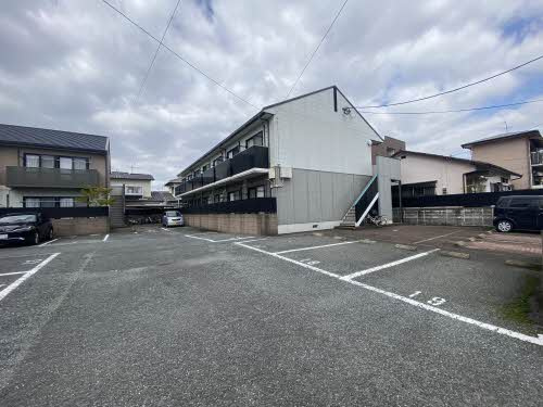 福岡市南区弥永５丁目のアパートの駐車場