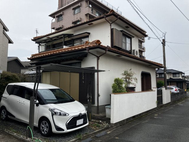 国分（杜田）戸建ての外観|南東より撮影。駐車場にゲートがあります。