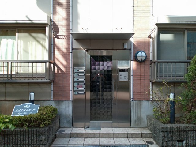 調布市多摩川５丁目の賃貸マンションのエントランス