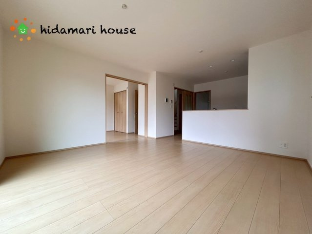 上尾市栄町78番1　新築戸建　ハートフルタウンAの居間・リビング
