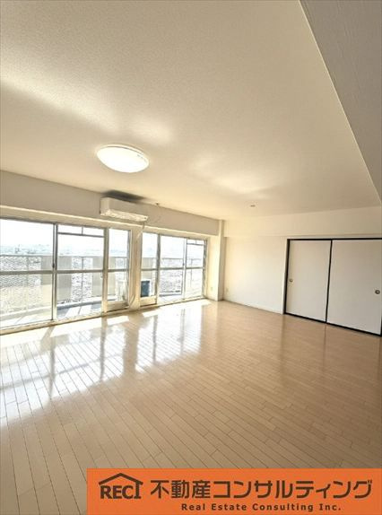 夙川グリーンタウン南棟の駐車場