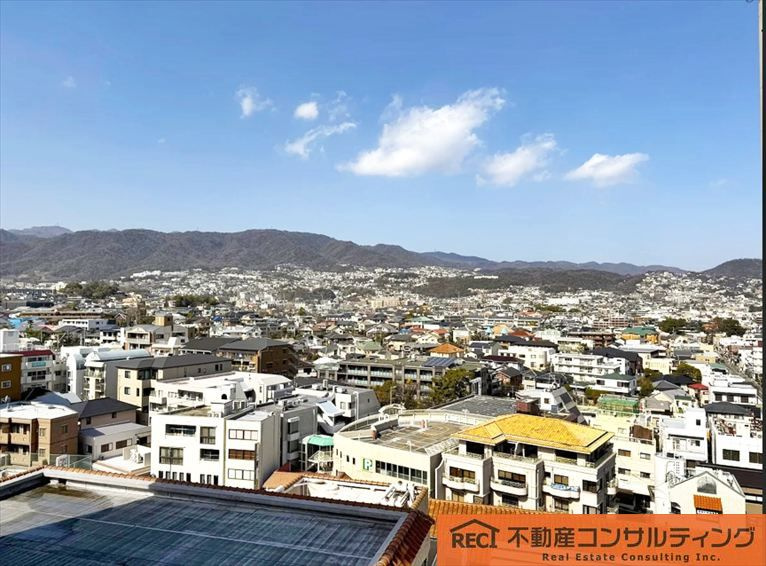 夙川グリーンタウン南棟の駐車場