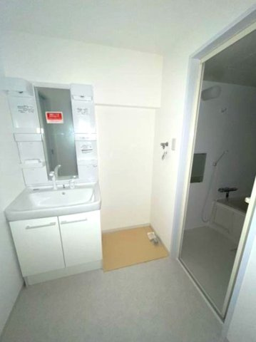 グレイスハイツ本山南町の独立洗面台|シャワー付水栓で洗面台でのシャンプーや毎日の掃除に大変便利ですね♪

