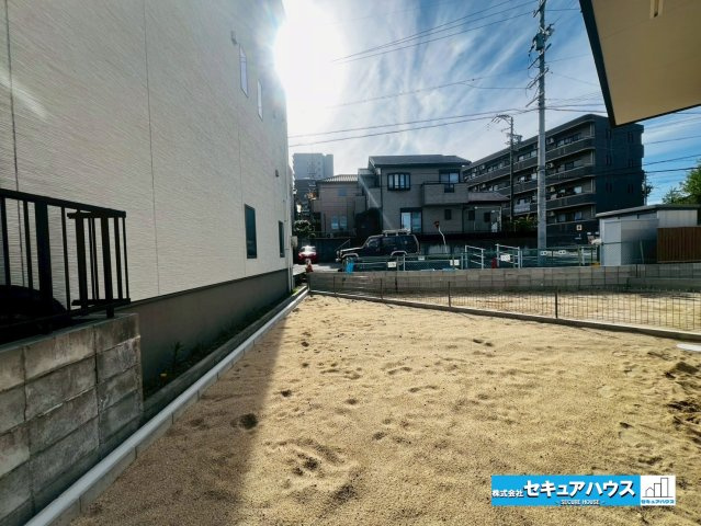 【今からご案内可能】豊明市前後町鎌ケ須　全4棟の庭|【庭】
◆お庭付きの物件です。芝生を敷いたり、ウッドデッキを設置することも可能です。また、ガーデニングスペースとしても利用できます。夏にはお子様用プールを広げられる広さがあります。　　　　　　　　　　