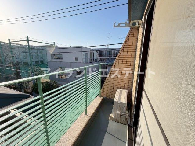 ユピテル駒沢　リフォーム済　駅近　角部屋のバルコニー