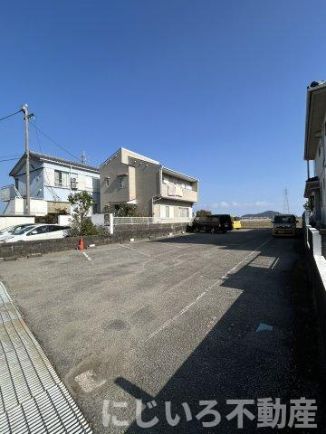 ラフィーネの駐車場